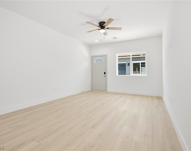 2001 S Dandelion Street - Photo Thumbnail 5