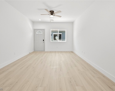 2001 S Dandelion Street - Photo Thumbnail 6