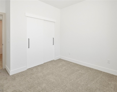 2001 S Dandelion Street - Photo Thumbnail 19