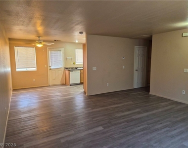 1080 S Hall - Photo Thumbnail 4
