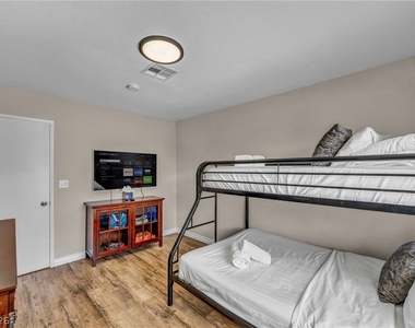 2269 Mccoig Avenue - Photo Thumbnail 16