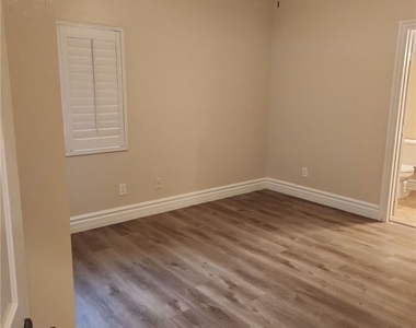 9664 Tapestry Pine Street - Photo Thumbnail 22