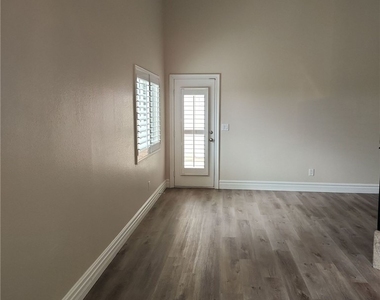 9664 Tapestry Pine Street - Photo Thumbnail 17