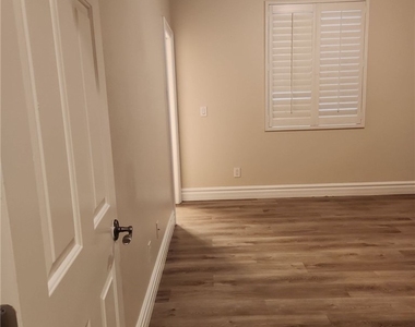 9664 Tapestry Pine Street - Photo Thumbnail 32