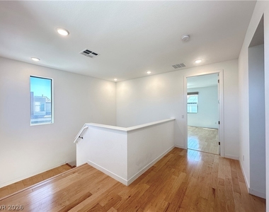 513 Monarch Ridge Court - Photo Thumbnail 12