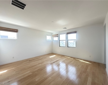 513 Monarch Ridge Court - Photo Thumbnail 13
