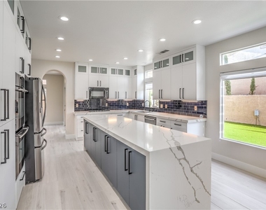 8910 Minsk Court - Photo Thumbnail 4