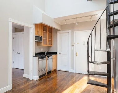 350 West 21st Street - Photo Thumbnail 2