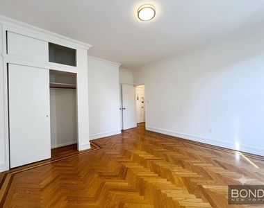 200 Riverside Drive - Photo Thumbnail 4