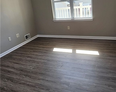 1609 Hill Park Court - Photo Thumbnail 8