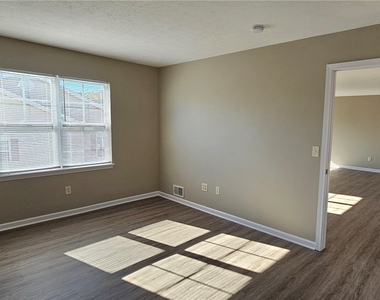 1609 Hill Park Court - Photo Thumbnail 4