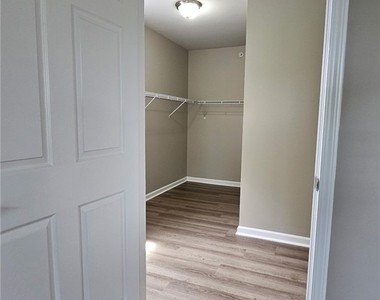 1609 Hill Park Court - Photo Thumbnail 24
