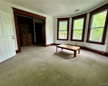 59 Lisbon Avenue - Photo Thumbnail 2