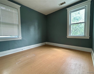59 Lisbon Avenue - Photo Thumbnail 14