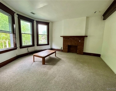 59 Lisbon Avenue - Photo Thumbnail 1