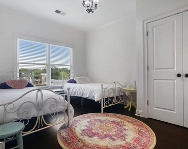 175 Sampson Street - Photo Thumbnail 10