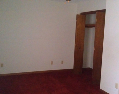 565 Womack Road - Photo Thumbnail 3