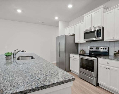 239 Turner Lane - Photo Thumbnail 6