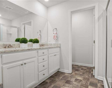 239 Turner Lane - Photo Thumbnail 14