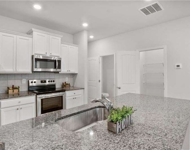 239 Turner Lane - Photo Thumbnail 8