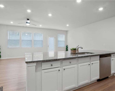 239 Turner Lane - Photo Thumbnail 7