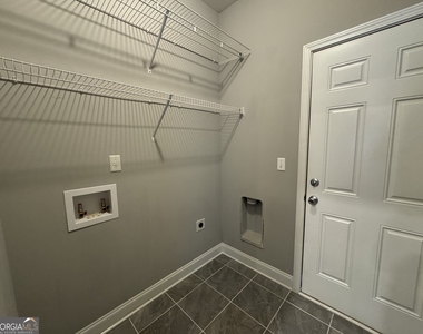 1270 Binghampton Circle - Photo Thumbnail 6