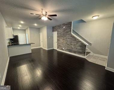 1270 Binghampton Circle - Photo Thumbnail 2