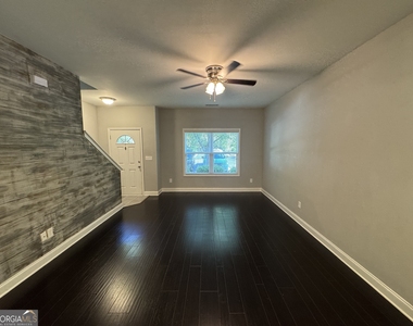 1270 Binghampton Circle - Photo Thumbnail 3
