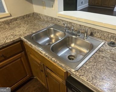 5035 Highland Hills Parkway Parkway - Photo Thumbnail 33