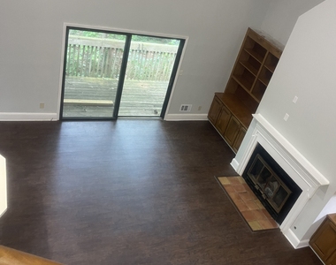 5035 Highland Hills Parkway Parkway - Photo Thumbnail 7