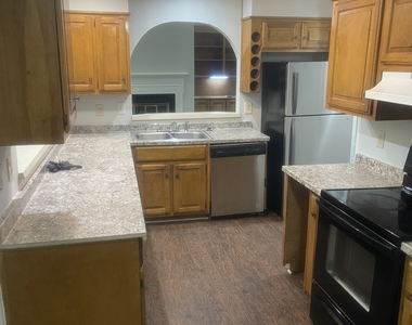 5035 Highland Hills Parkway Parkway - Photo Thumbnail 9