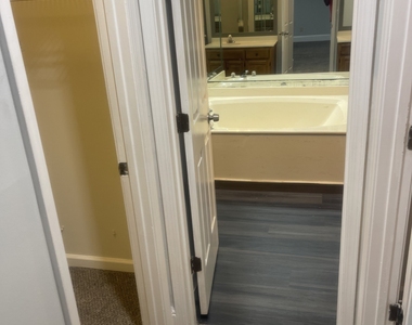 5035 Highland Hills Parkway Parkway - Photo Thumbnail 36