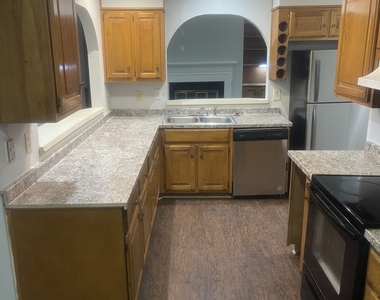 5035 Highland Hills Parkway Parkway - Photo Thumbnail 8
