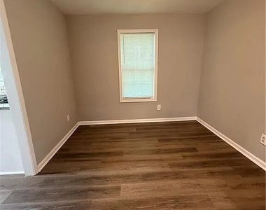 6255 Creekford Lane - Photo Thumbnail 5