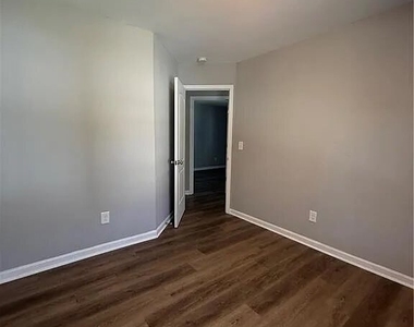 6255 Creekford Lane - Photo Thumbnail 11