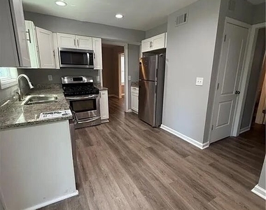 6255 Creekford Lane - Photo Thumbnail 3