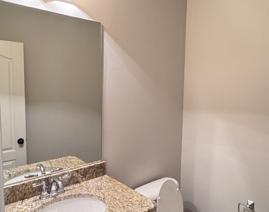 323 Evesham Avenue - Photo Thumbnail 10