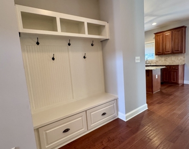 323 Evesham Avenue - Photo Thumbnail 9