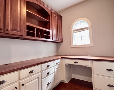 323 Evesham Avenue - Photo Thumbnail 15