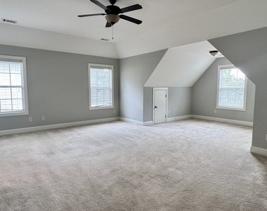 323 Evesham Avenue - Photo Thumbnail 5