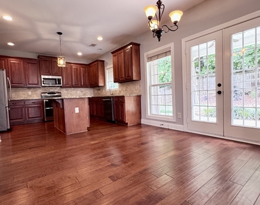 323 Evesham Avenue - Photo Thumbnail 18