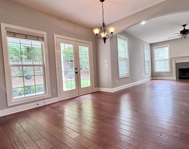 323 Evesham Avenue - Photo Thumbnail 19