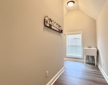 323 Evesham Avenue - Photo Thumbnail 28
