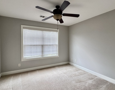 323 Evesham Avenue - Photo Thumbnail 35