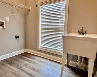 323 Evesham Avenue - Photo Thumbnail 27