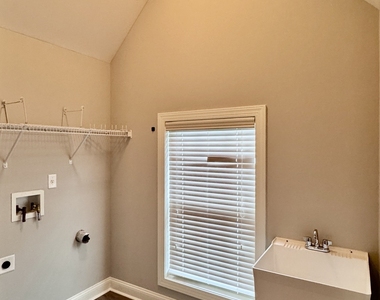 323 Evesham Avenue - Photo Thumbnail 29