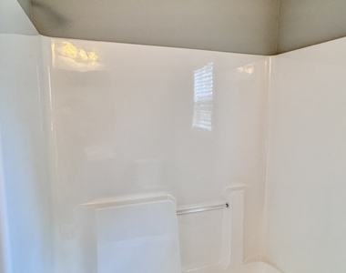 323 Evesham Avenue - Photo Thumbnail 34