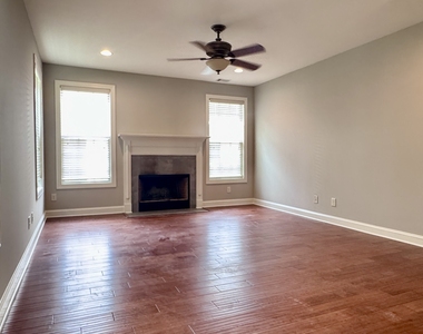 323 Evesham Avenue - Photo Thumbnail 4