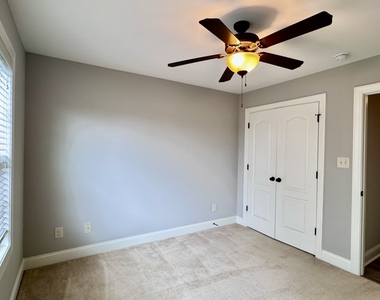 323 Evesham Avenue - Photo Thumbnail 36