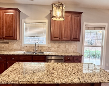 323 Evesham Avenue - Photo Thumbnail 14